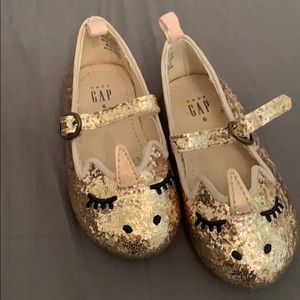Gap shoes, size 6 (toddler)